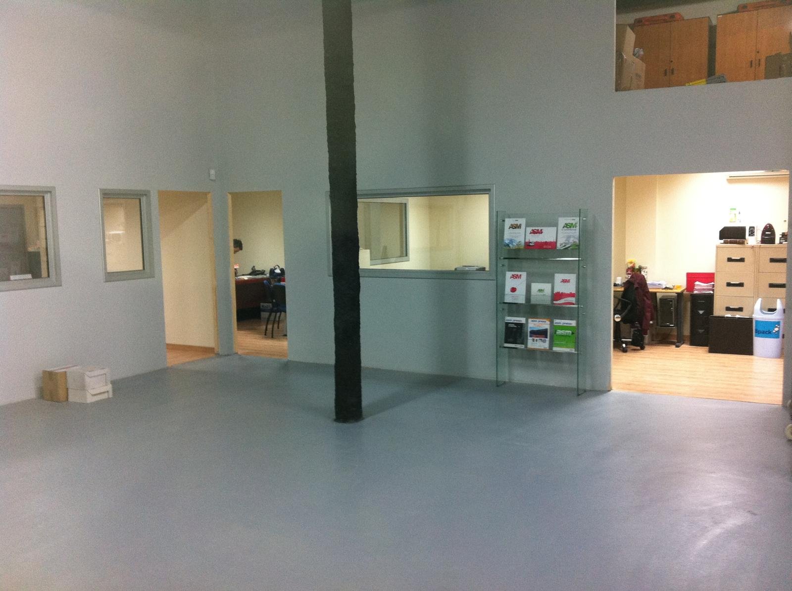 Interior nave y oficinas